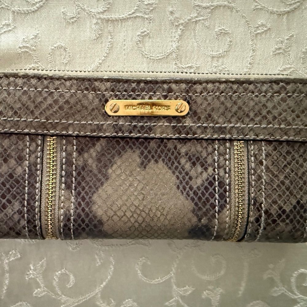MICHAEL KORS Leather Snake Skin Zipper Wallet-Nice Condition